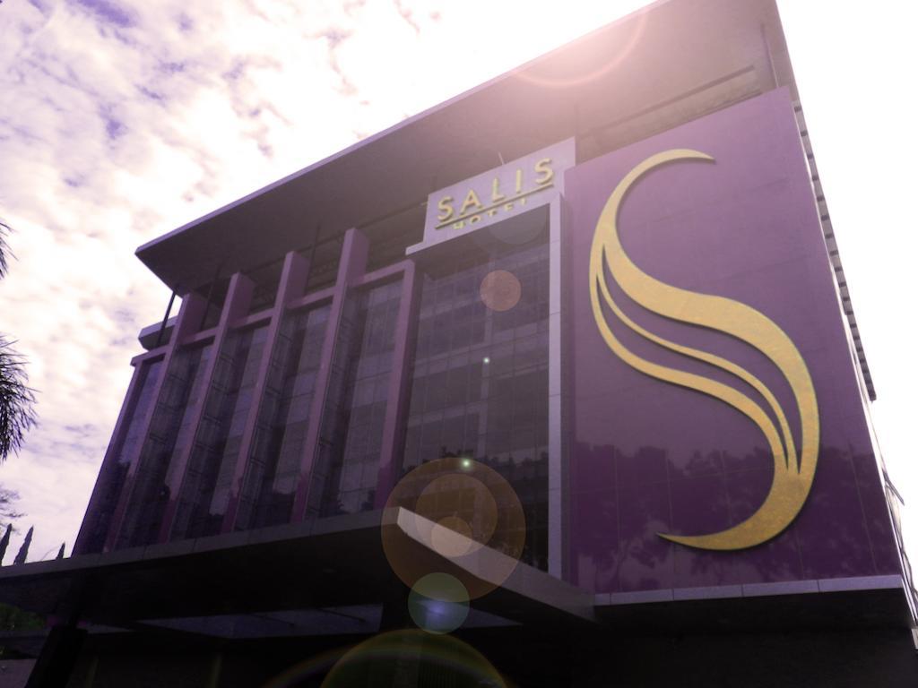 Salis Hotel Bandung Buitenkant foto